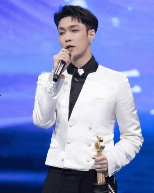 娱乐圈吃瓜张艺兴,娱乐圈吃瓜界的“瓜王”  第2张